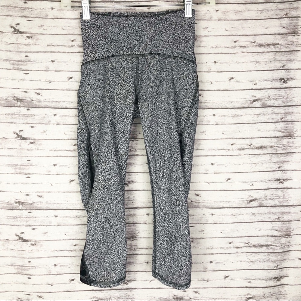 Lululemon Train Times 17" Crop Leggings Fractal Alpine White Black
